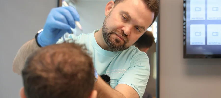 dr mehmet erdogan with consultation patient
